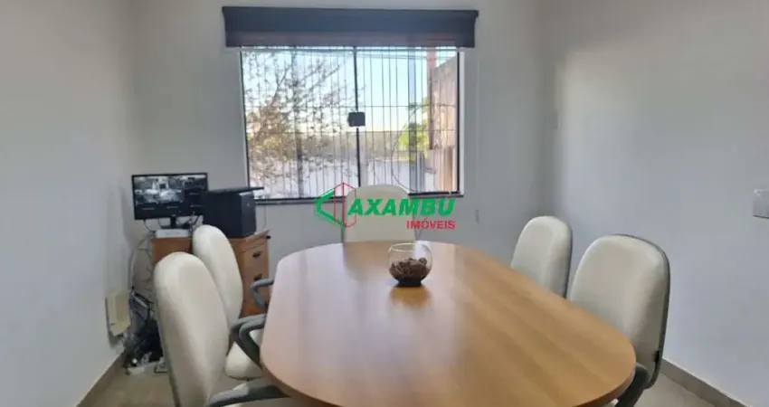 Imperdível casa e galpão à venda em Jundiaí-SP, no bairro Caxambu! 3 quartos, 2 salas, 2 banheiros, 3 vagas, 449m². Chegou a sua hora!