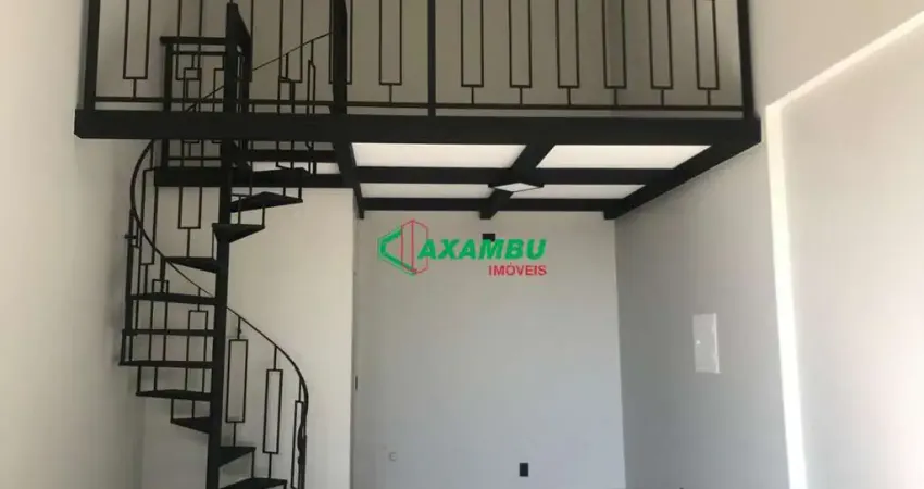 Sala comercial com mezanino para locação em Jundiaí-SP, bairro Caxambu: 1 sala, 1 banheiro, 38,80 m² com mezanino de área. Venha conferir!