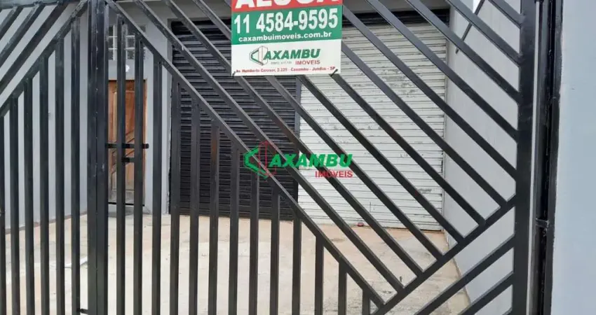 Salão para locação, com 220 m² de construção, 03 banheiros e 02 vagas de garagem.