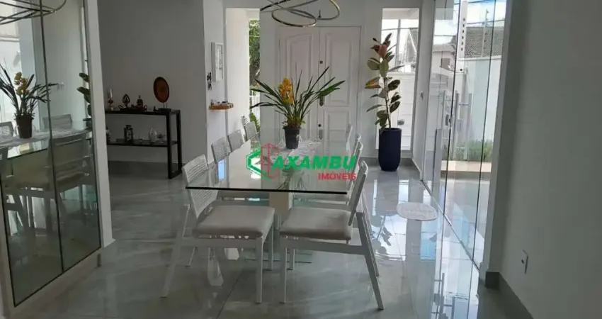 Confira essa incrível casa à venda e ou locação em Jundiaí-SP, no bairro Caxambu, com 3 quartos, 1 suíte e 338,60m² de área!