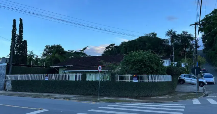 Casa Comercial/Residencial em terreno de Esquina Anita Garibaldi Joinville.