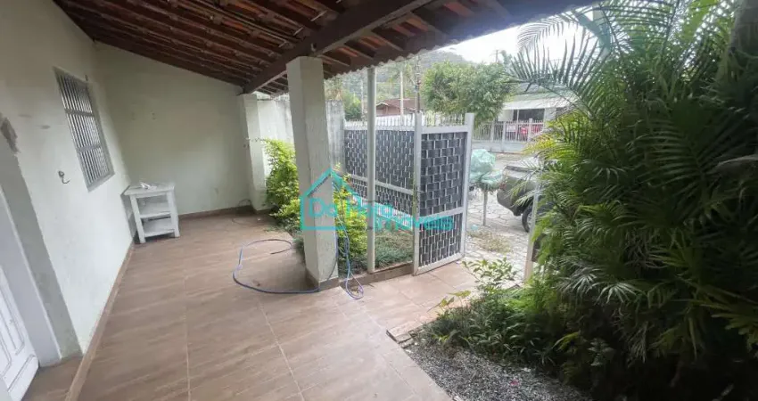 Casa com 3 quartos para alugar no Centro, Mongaguá