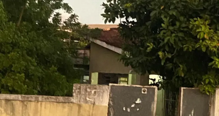Vende-se Casa com terreno de esquina em Jardim São Paulo