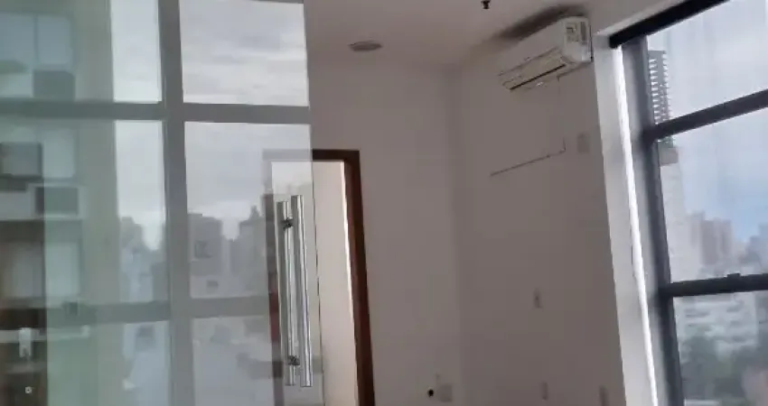 EXCELENTE Sala na 24 de Outubro, andar alto com garagembairro auxiliadora