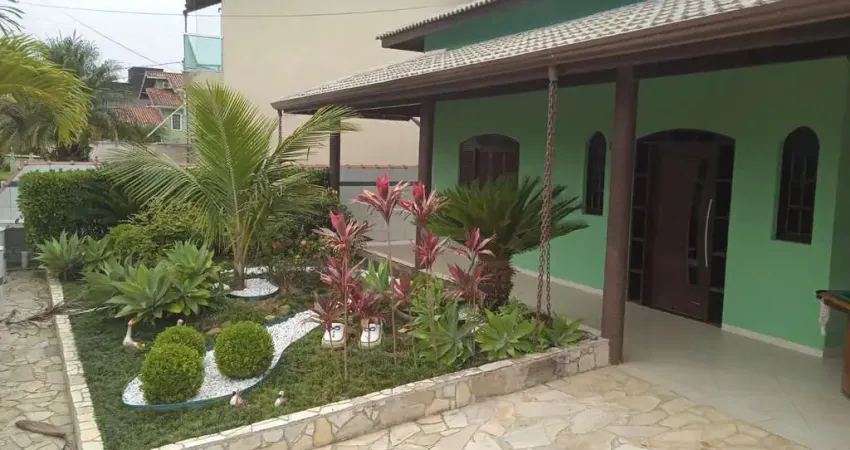 Morada da Praia - Casa de praia à venda com todos os utensílios e móveis inclusos, no condomínio Morada da Praia, em Boracéia, Bertioga com acomodação para 15 pessoas e 3 quartos com ar condicionado