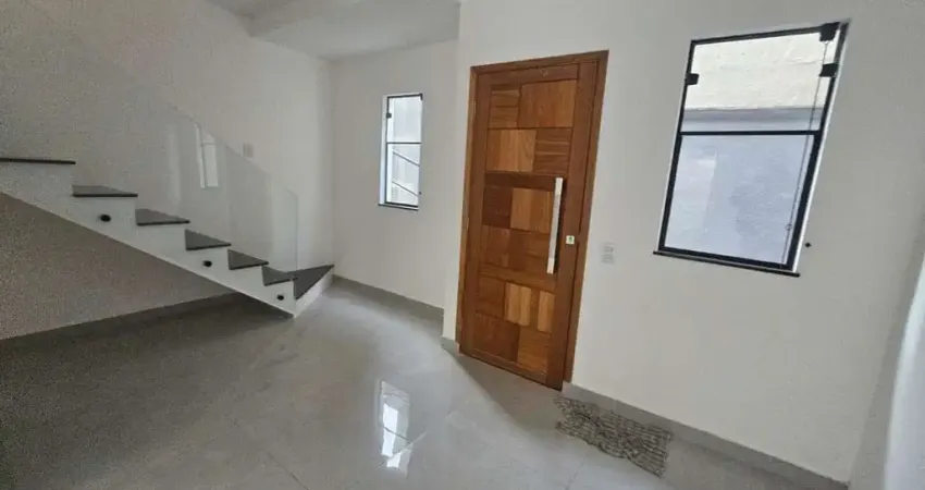 Sobrado novo à venda em Condomínio Villaggio, no bairro Vila Suíssa, César de Souza em Mogi das Cruzes, com 3 dormitórios.