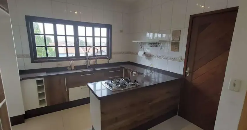 Sobrado para venda no bairro Alto Ipiranga em Mogi das Cruzes, com 3 dormitórios