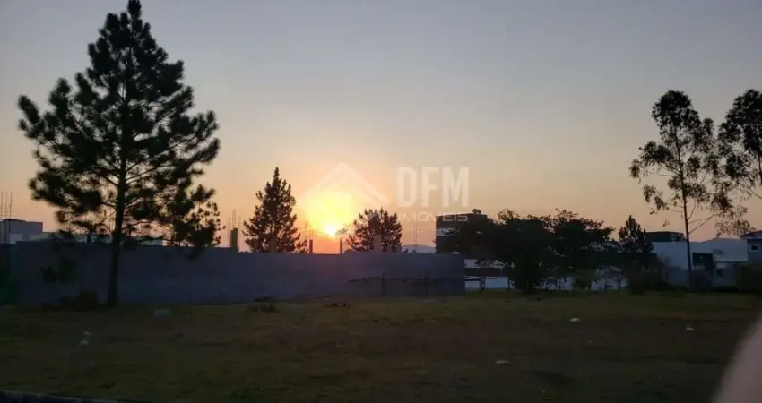 Residencial Granja Anita - Oportunidade Terreno de Esquina à venda no Condomínio Granja Anita em Mogi das Cruzes, SP com 358,82 m²