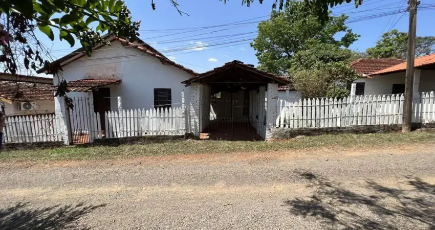 Casa para Venda em Pederneiras, Centro, 4 dormitórios, 2 banheiros, 1 vaga