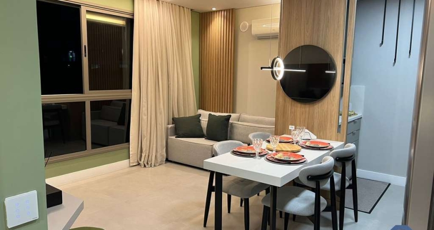 Apartamento com um dormitório totalmente decorado, 42m² e uma vaga+box.