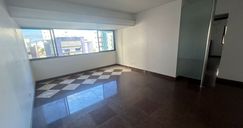 3 Quartos na Pituba - 2 Suites - Nascente - Armários - 2 Vagas Soltas