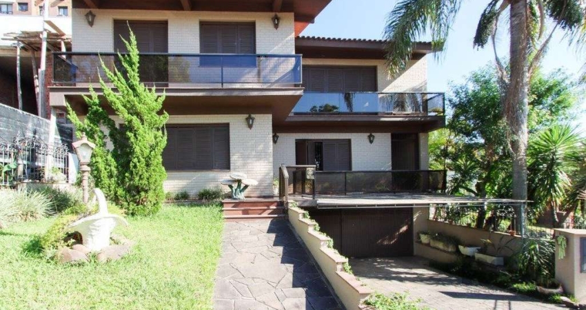 Casa a venda com 03 dormitórios, living 03 ambientes com vista para o Rio.