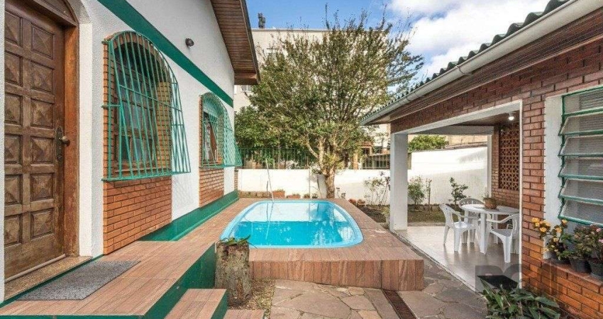 Casa no bairro Vila Ipiranga de 3 dormitórios e 3 vagas