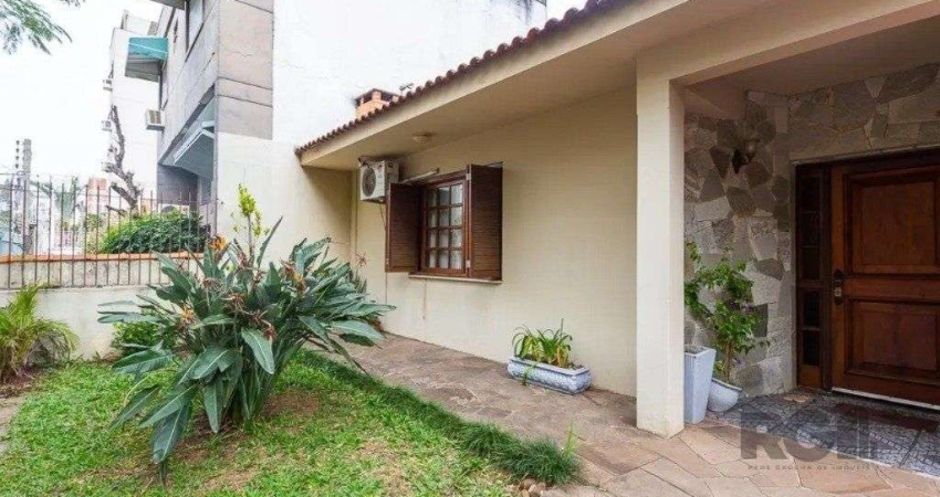 Casa 160m², 3 dormitórios, 4 vagas no bairro Cristo Redentor