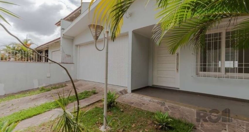 Casa 03 quartos, 02 vagas,próxima à Assis Brasil e Sertório.