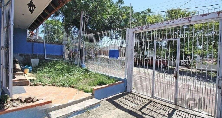 Casa de 3 dormitórios no bairro Partenon