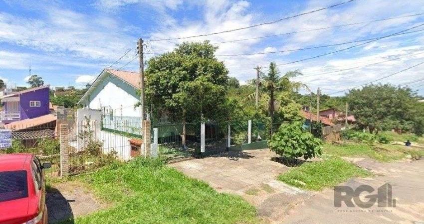 Casa com 3 quartos à venda na Rua Ênio de Souza, 226, Vila Nova, Porto Alegre