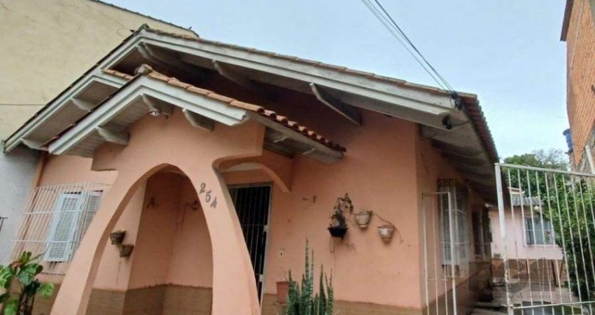 Casa térrea com edícula aos fundos