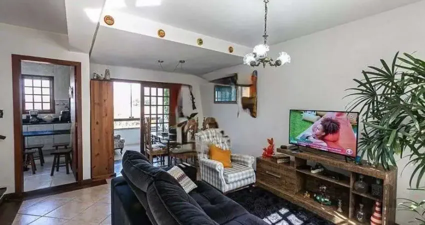 Casa com 161m² e 3 dormitórios com suíte, piscina no bairro Espírito Santo em PO