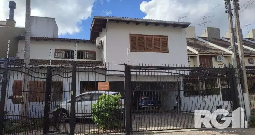 Casa com 3 dormitórios na Rua, Paulo Madureira Coelho, proximo ao novo Cesto, Mo