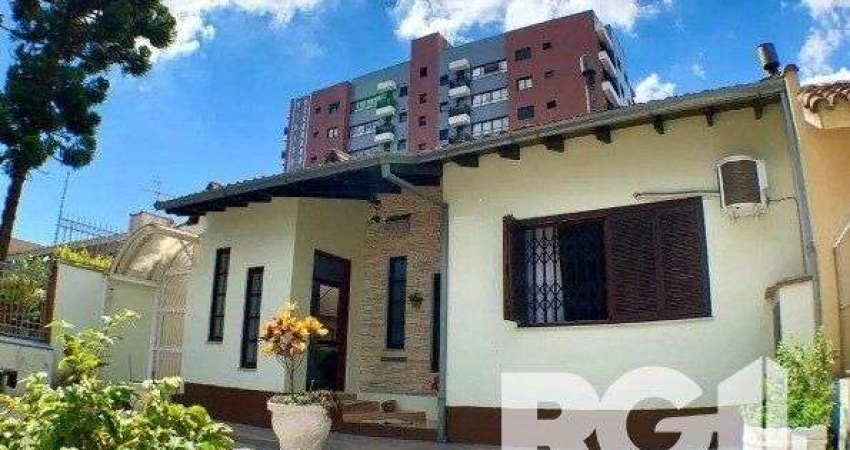 Casa 3 dormitórios à venda Passo da Areia Porto Alegre/RS