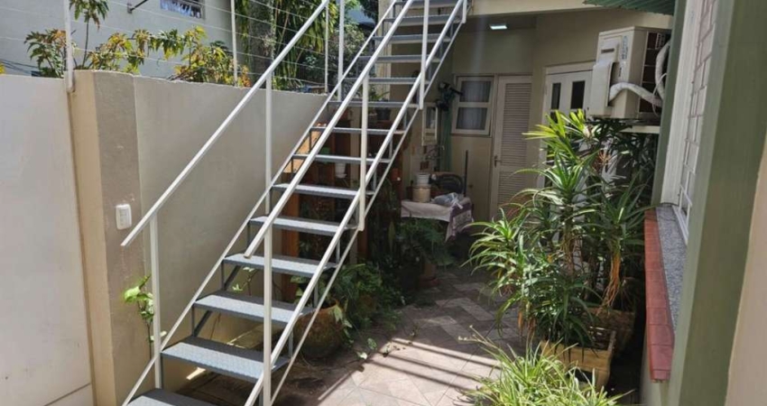 Apartamento com 2 dormitórios e 69m² de área privativa no Bairro Auxiliadora
