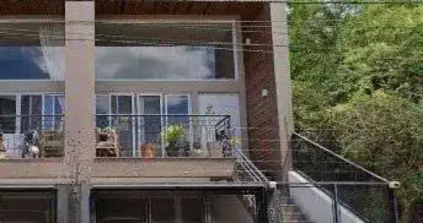 Casa 3 Quartos sendo 1 Suíte