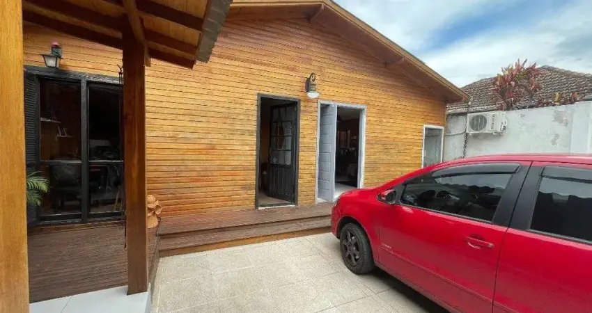 Duas casas no mesmo terreno, 3 vagas para carro, no bairro sarandi, em porto ale