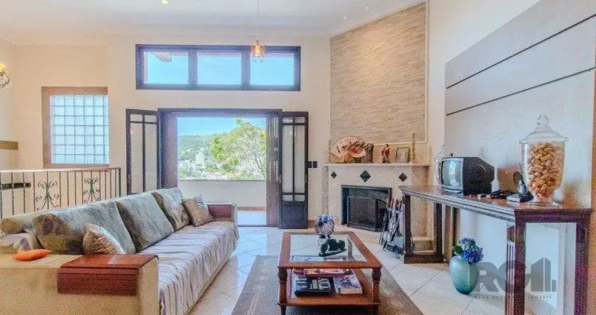 Linda casa de 04 dormitórios com vista livre no Bairro Teresópolis