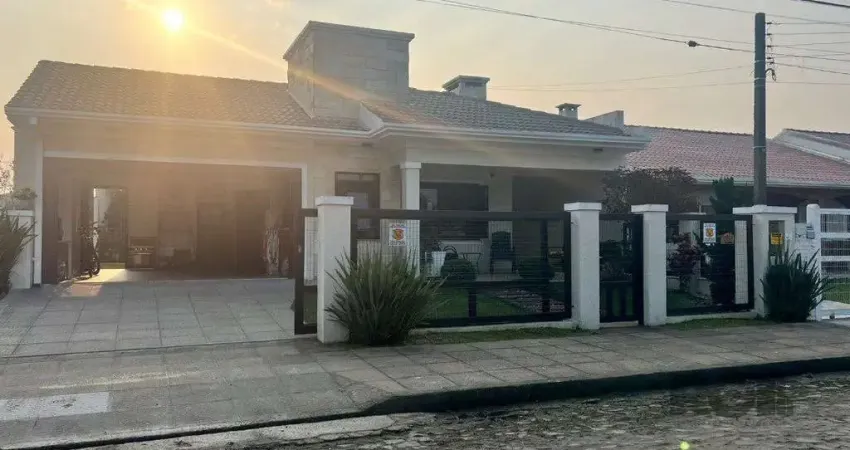 Casa com 3 quartos à venda na Rua Rio Das Contas, 1749, Centro, Xangri-Lá