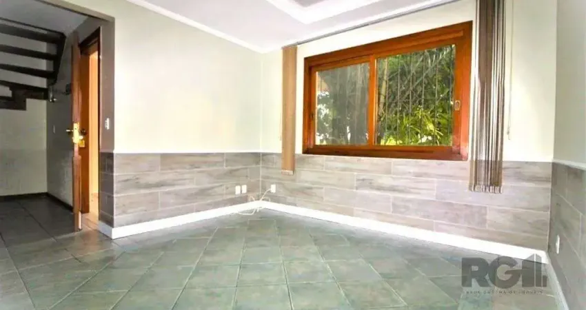 Casa em condomínio 111m² - 3 dormitórios sendo 1 suíte e 4 vagas no bairro Espir