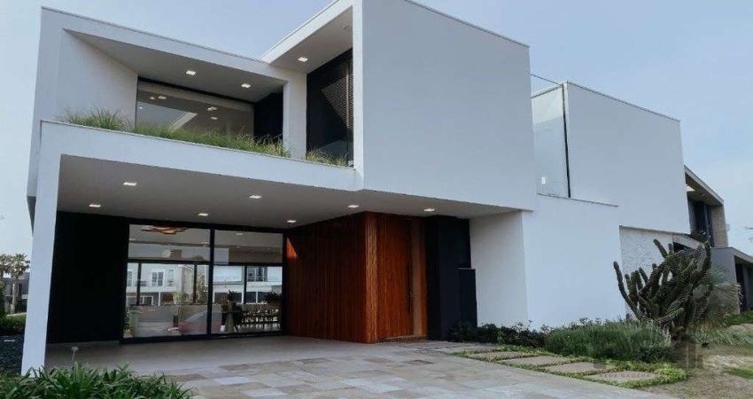 MAGNÍFICA MANSÃO A BEIRA LAGO NO COND. ENSEADA - 6 SUÍTES, 8 BANHEIROS E 2 VAGAS