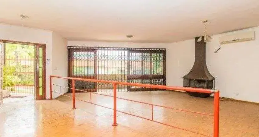Casa para Venda - 408m², 3 dormitórios, sendo 3 suites, 4 vagas - Chácara das Pe
