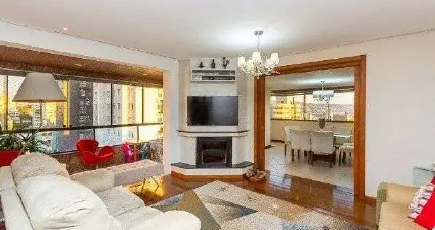 Vende-se luxuosa cobertura 329m² com 3 suítes e 3 vagas de garagem no Petrópolis