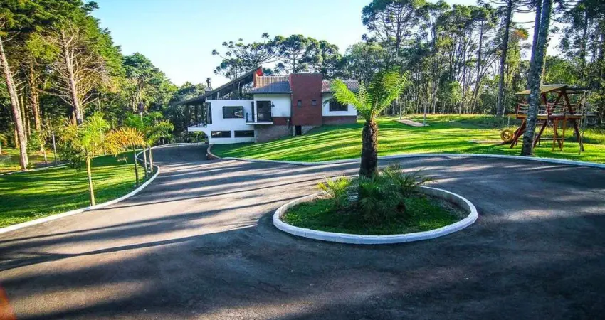Casa Alto Padrão localizada a 5 quilômetros do centro de Canela, em meio a natur
