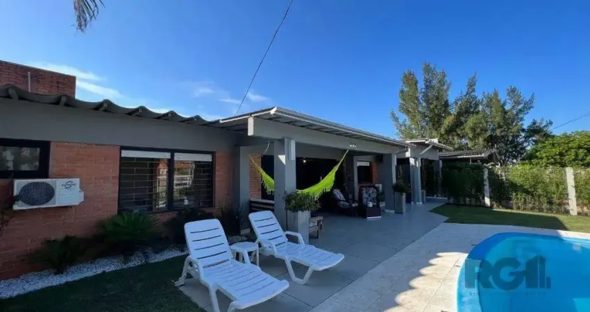 Casa avulsa em Atlântida,  totalmente reformada, com 5 dormitórios , duas suítes