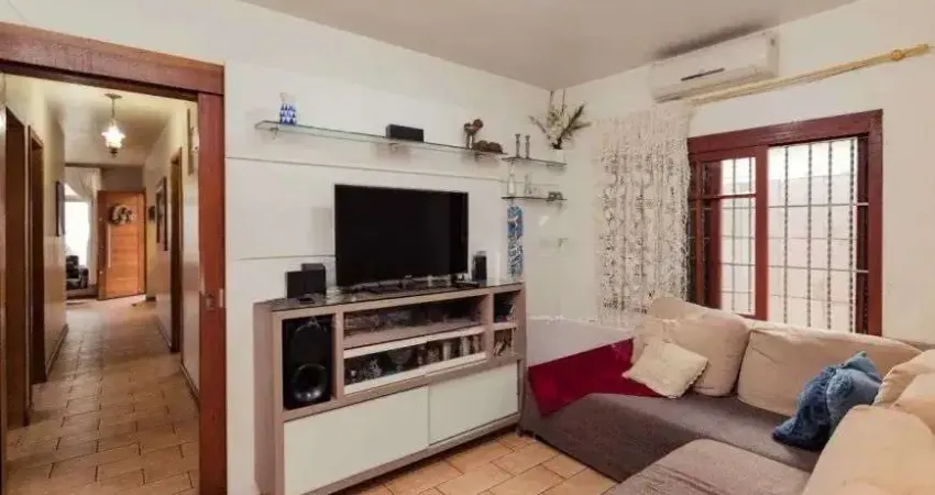 Casa térrea  com 200m² privativos, 3 quartos, Rua Sylvio Sanson - Sarandi