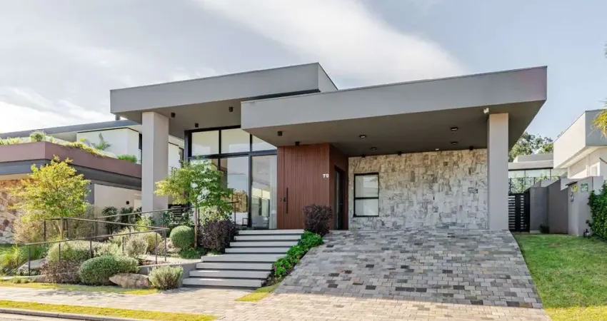 Casa em condomínio na Estrada das Três Meninas, Alphaville