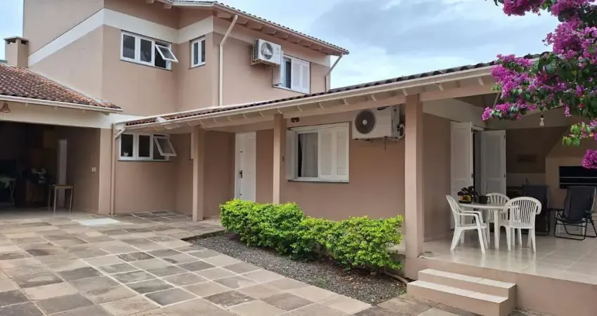 Casa com 3 quartos à venda na Rua César de Castro, 163, Teresópolis, Porto Alegre
