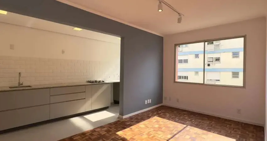 APARTAMENTO 1 DORMITÓRIO, TOTALMENTE REFORMADO, DE 44M² NO CENTRO HISTÓRICO