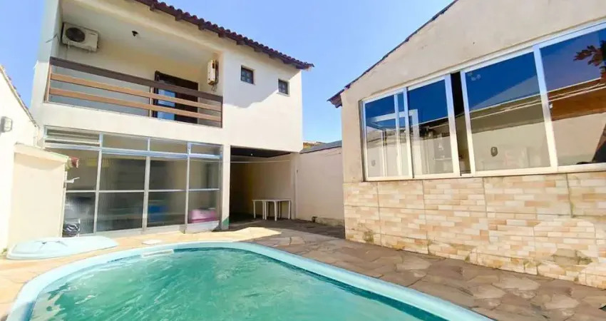 Casa / 3 Quartos / 1 Suíte / Piscina / Cgurrasqueira / 4 Vagas / Porto Verde / J