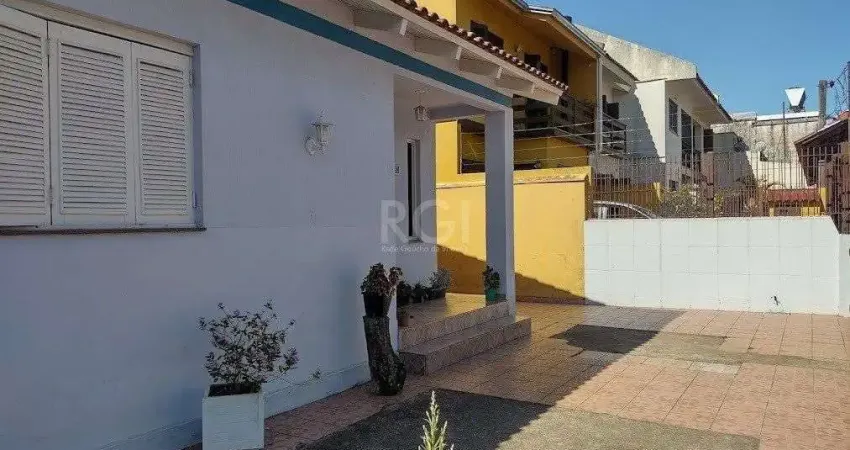 Casa com 3 quartos à venda na Rua Doutor João Evangelista F. da Costa, 81, Cavalhada, Porto Alegre