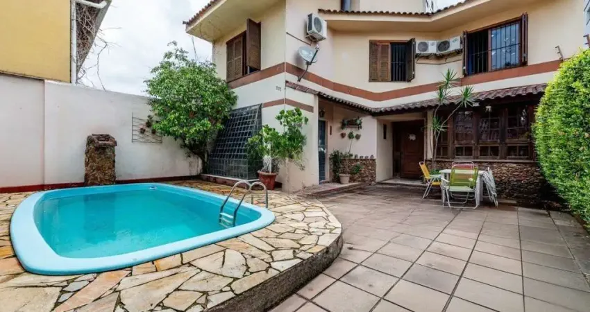 Casa com 3 suítes, 4 vagas e pátio com piscina no bairro boa vista