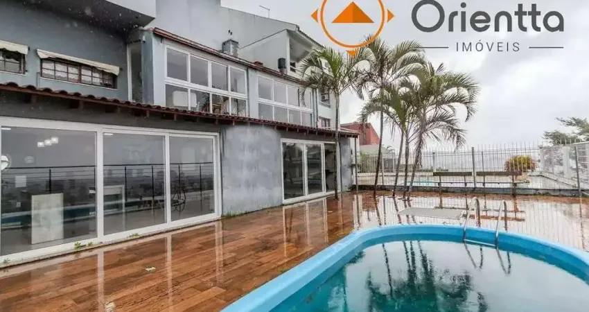 Casa alto padrão, totalmente mobiliada, localizada no bairro cavalhada!