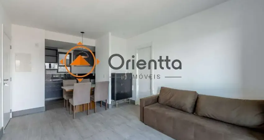 Apartamento mobiliado de 1 dormitório, com sacada e 1 vaga de garagem.