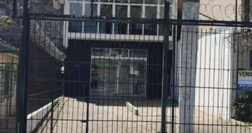 Ótima loja com mezanino, em ótima localização com estacionamento.