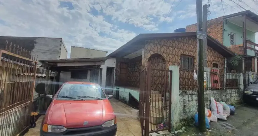 Casa em Porto Alegre, no bairro Vila Nova, com 3 dormitório(s), e 3 banheiros, à