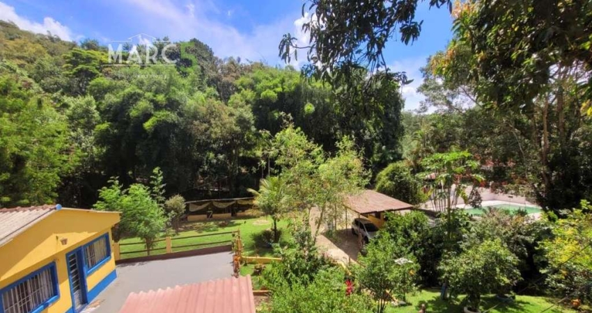 Casa com 3 quartos para alugar na Rua Mármore, Chácaras Copaco, Arujá