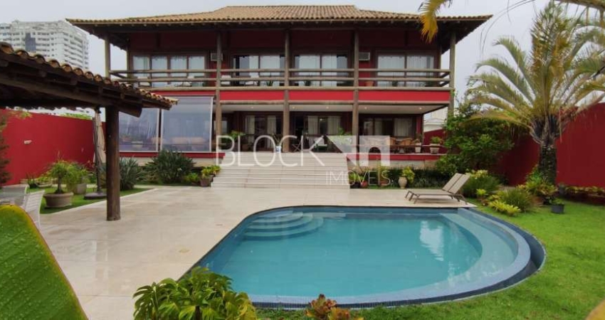Barra da Tijuca | Casa de Condomínio 5 quartos, sendo 5 suites
