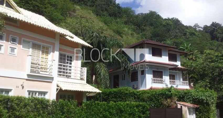 Vargem Pequena | Casa de Condomínio 7 quartos, sendo 6 suites
